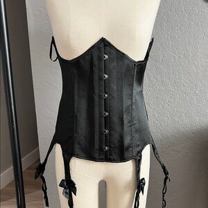 Frederick’s of Hollywood NWT black satin corset with adjustable Back size
